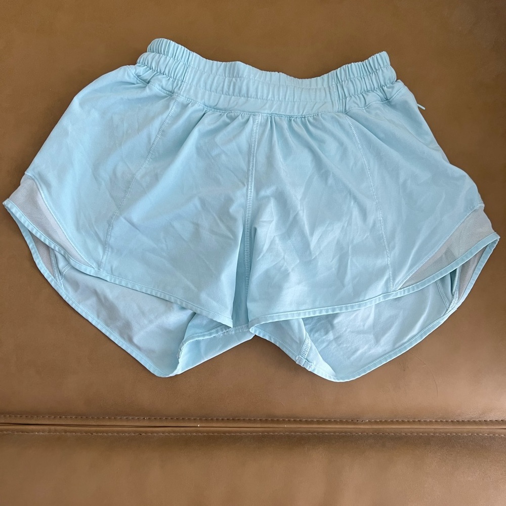 LULULEMON SHORTS (hotty hot)